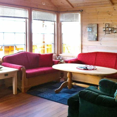 Three-bedroom In Dyrvik * Tuvnes
