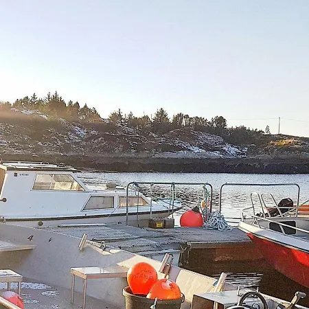 Three-bedroom In Dyrvik Casa vacanze