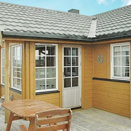 Casa vacanze Three-bedroom In Dyrvik Tuvnes